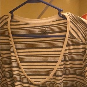 Horizontal stripes, cinched, black/white tshirt